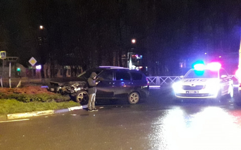 Куски валялись на дороге: авария убила водителя в Ярославле. Кадры