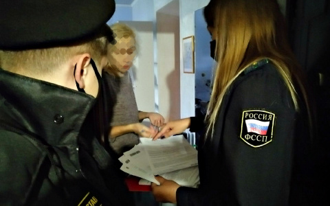 Дети страдали в тесноте: в семейный скандал ярославцев вмешались приставы