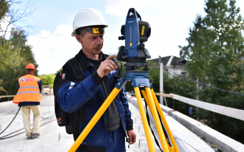 Скандал с Добрынинским мостом на миллиард рублей: проектировщик обвинил мэрию