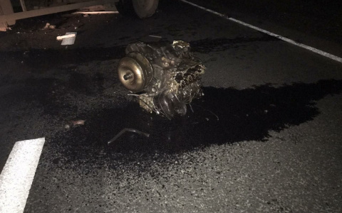 Труп в грузовой, двигатель на асфальте: очевидцы рассказали о ДТП под Ярославлем