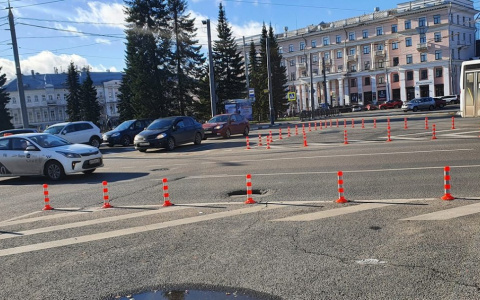 Озаборивание продолжается: в центре Ярославля поставили столбы безопасности