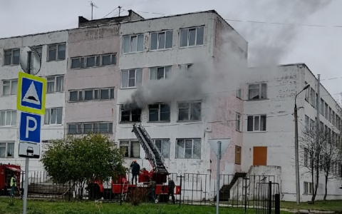Из окна валил дым: под Ярославлем загорелась школа