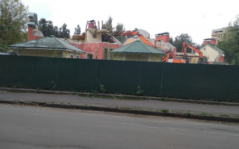 "Военная хитрость?": градозащитники раскритиковали здание, которое строят вместо "Ярбурга"