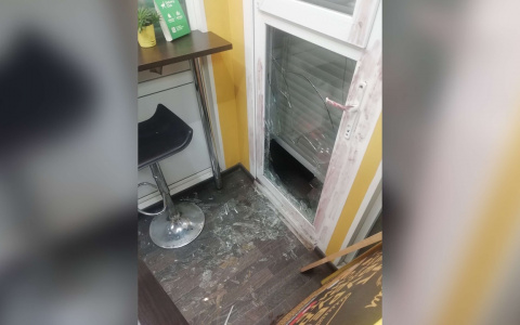 "Особые приметы - изрезаны руки": в центре Ярославля обокрали кафе