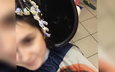 Волосы сыпались с головы: горе-парикмахер выплатит больше 100 тысяч за неудачную процедуру