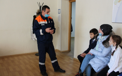 "Течение их унесло": под Ярославлем матрос вытащил из ледяной воды двоих детей