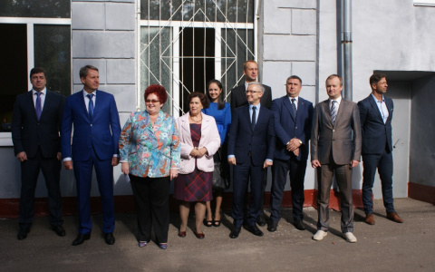 "Почему не введен дистант?": умер культовый директор школы Ярославля