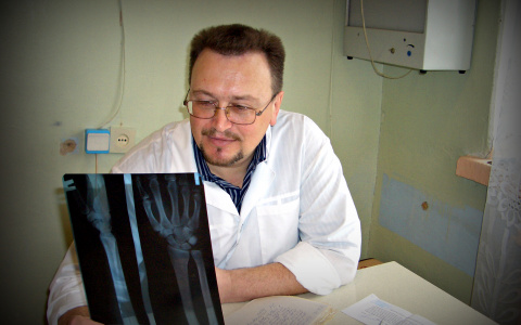 "Надо беречь врачей": известный медик умер в Ярославской области