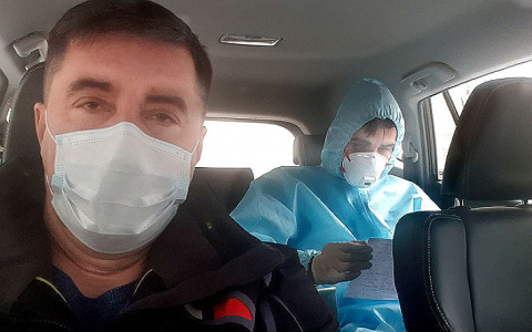 Ярославец ушел с работы и стал таксистом, чтобы возить врачей к ковид-пациентам