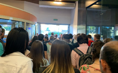 Подросток "выгнал" из ТЦ Ярославля 500 человек: что произошло