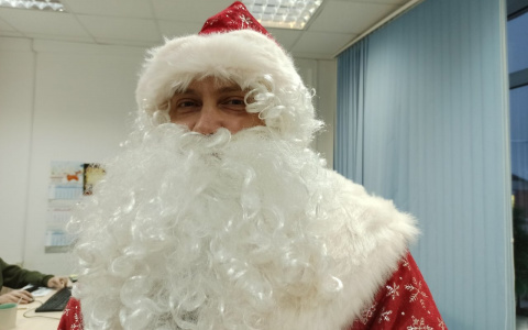 "Какой смысл в справке?": как в пандемию вызывают на дом Деда Мороза