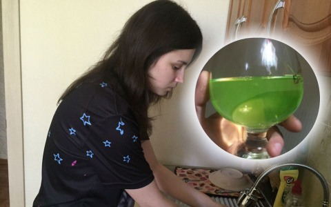 Люди сами виноваты: у жителей под Ярославлем течет из крана зеленая вода