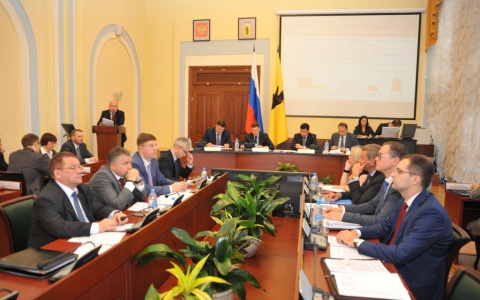 Стало известно, сколько денег уходит на ярославских чиновников