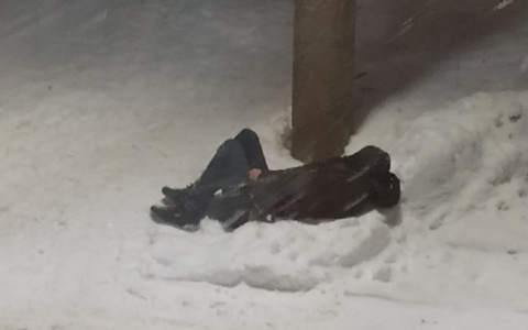 "Признаков жизни не подает": ярославцы спасли мужчину от гибели