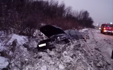 Погибло четверо: в массовом ДТП под Ярославлем столкнулись три легковушки