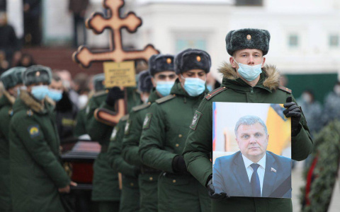 В Ярославле простились с Алексеем Константиновым: кадры с церемонии