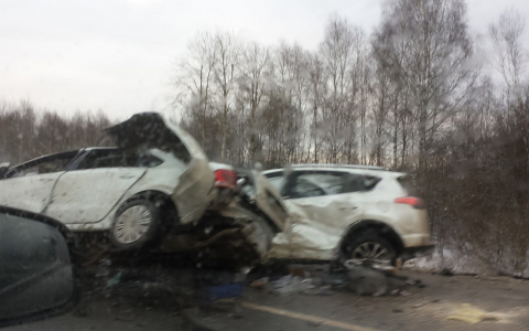 Лежали все в крови: из-за заносов на дорогах погибли две ярославны