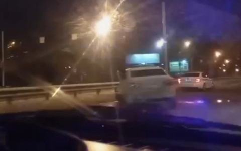 В машине сжало от удара: в аварии в центре Ярославля пострадал водитель. Видео