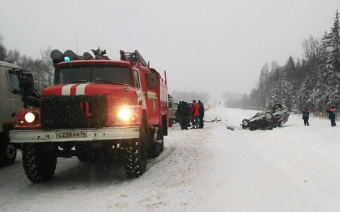 Скончалась на месте: авария с тремя машинами под Ярославлем унесла жизнь женщины