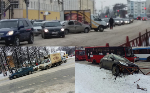 "Хоть коньки надевай": в Ярославле за день случились массовые ДТП