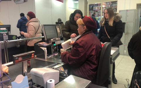 Они опасны для кишечника: врач назвал три вредных продукта