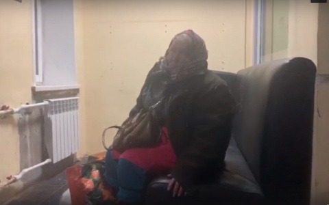 Ярославцы сняли квартиру женщине с собакой, которая восемь зим жила на улице
