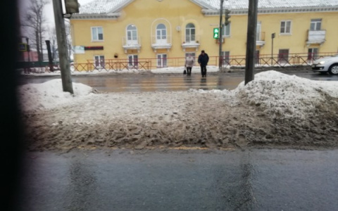 Снег растаял сам, а в Ярославле отчитались о его уборке