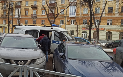 Тряс пистолетом перед лицом: под Ярославлем произошло ограбление магазина