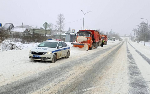 Тягачи и краны наизготове: в Ярославской области готовятся к снежному шторму