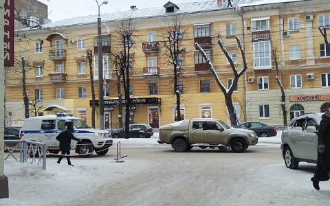Лицо изрезали стекла: окровавленный труп нашли на дороге под Ярославлем