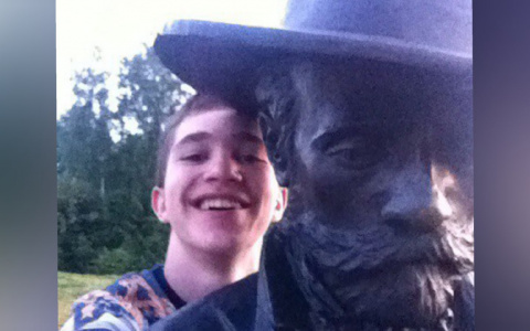 "В горле трубка, подключен ИВЛ": молодого ярославца парализовало от болезни