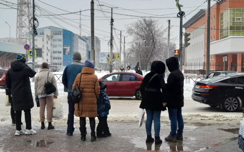 «Будем работать в таком же режиме»: мэрия обещала очистить Ярославль от снега и льда