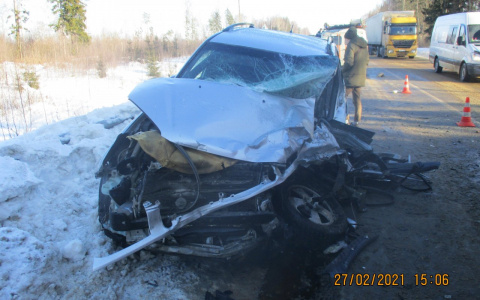 Стекла изрезали лицо: в массовой аварии под Ярославлем пострадал водитель