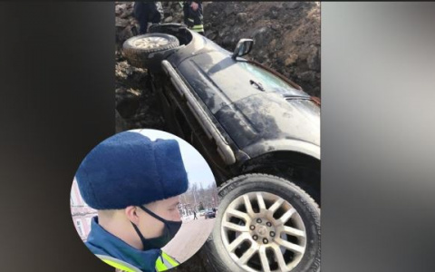 Бросало по всей машине: под Ярославлем водитель провалился в яму размером с авто