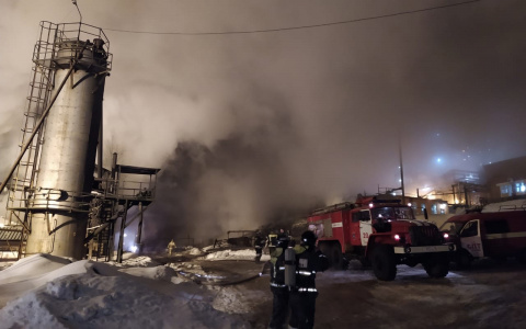 Взрыв на Менделеевском НПЗ: как тушили пожар, кадры с места события. Видео