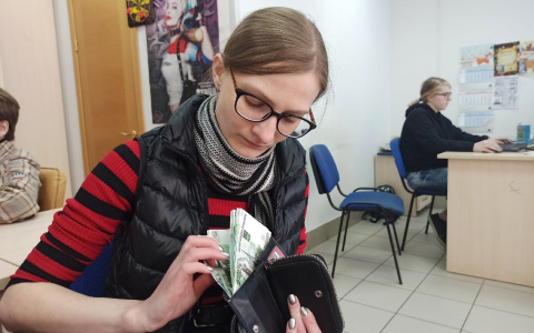 Дарить 13-ю зарплату всем женщинам предложили в Госдуме