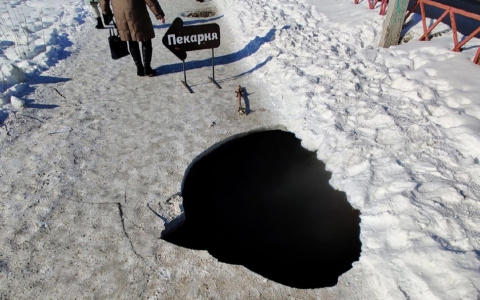 "Земля там постоянно проваливается": портал в ад открылся во Фрунзенском районе