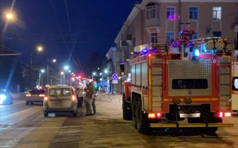 Отлетел от капота: под Ярославлем легковушка сбила пешехода