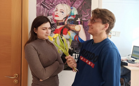 Назвали три возраста, когда люди чаще всего изменяют