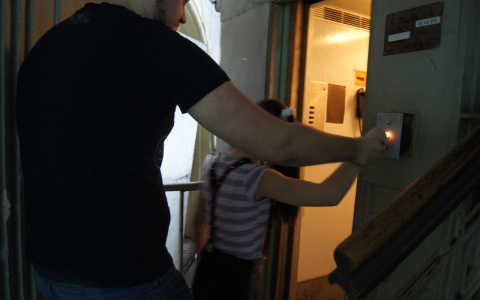 Сначала избил: что известно о педофиле, напавшем на ребенка в подъезде на Фрунзе