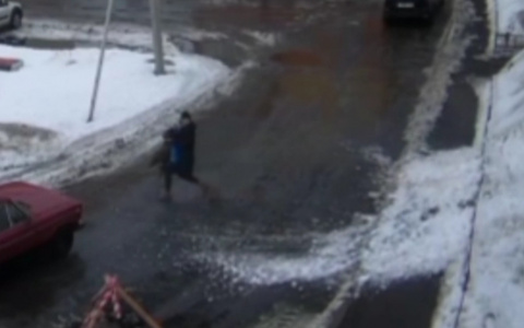 Наледь упала на ребенка: прокуратура и Следком взялись за крыши Ярославля