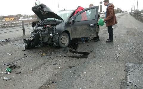 «Запах алкоголя даже в машине»: в Ярославле две иномарки превратились в фарш из металла