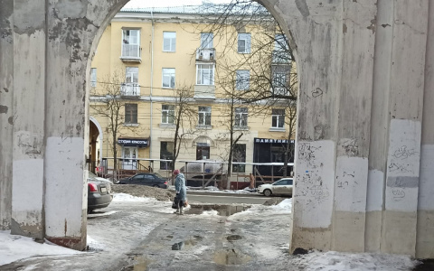 "Друзей стыдно приглашать": горожане об идее убрать Ярославль с тысячной купюры