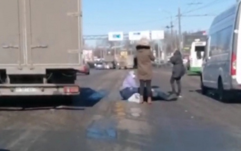 Пятеро в больнице: в Брагино "Газель" сбила топлу людей. Видео