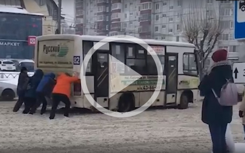 «Синдром отмены» уборки дорог: ярославские музыканты вдарили роком по ухабинам. Видео