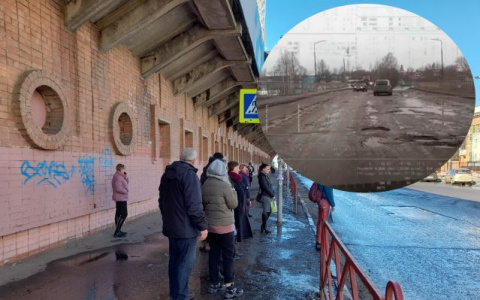 "Один мост уже рухнул": под Ярославлем люди готовят лодки, чтобы переплавляться через реку