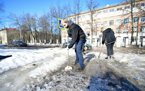 В Ярославле для уборки снега использовали детский труд