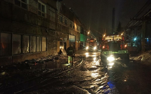 Огромная площадь возгорания на рыбинском заводе "Магма": что рассказали в МЧС