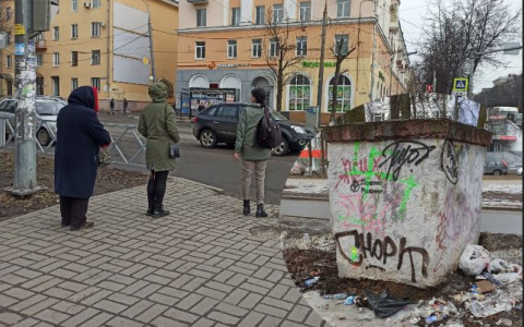 «Омерзительно грязный город»: жители возмущены уборкой в весеннем Ярославле