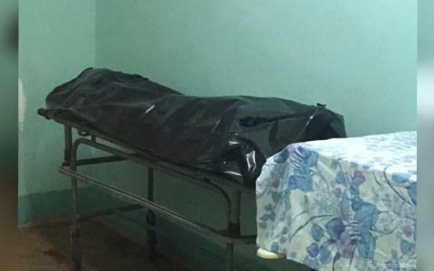 За Волгой молодой мужчина выпал из окна съемной квартиры и разбился насмерть